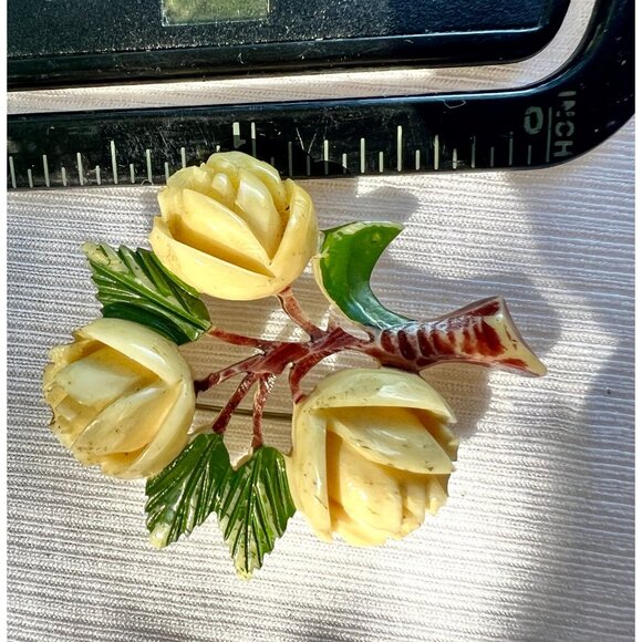 Vintage Hand-Carved Celluloid Yellow Roses Brooch Pin 1940s - Picture 4 of 7